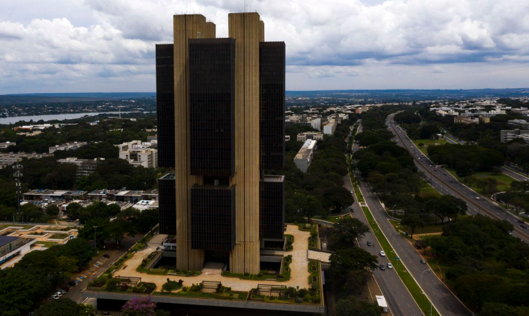 banco-central-aumenta-juros-em-0,5-ponto-em-decisao-unanime-e-selic-vai-a-11,25%-ao-ano