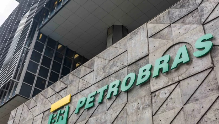 tcu-aponta-superfaturamento-de-r$-12,6-mi-em-refinaria-da-petrobras