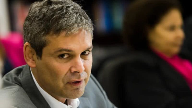 lindbergh-apresenta-pacote-de-requerimentos-contra-michelle-bolsonaro