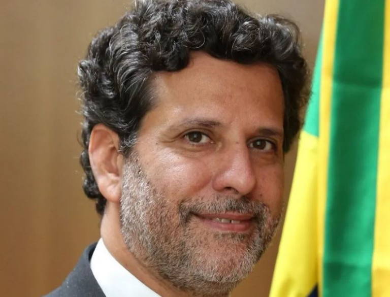 oposicao-vai-pedir-ao-tcu-afastamento-de-secretario-do-mec-ligado-a-oei