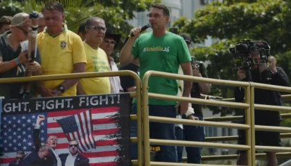 VÍDEO: “Nós vamos derrotar o alexandrismo”, diz Flávio Bolsonaro em ato no RJ video:-“nos-vamos-derrotar-o-alexandrismo”,-diz-flavio-bolsonaro-em-ato-no-rj