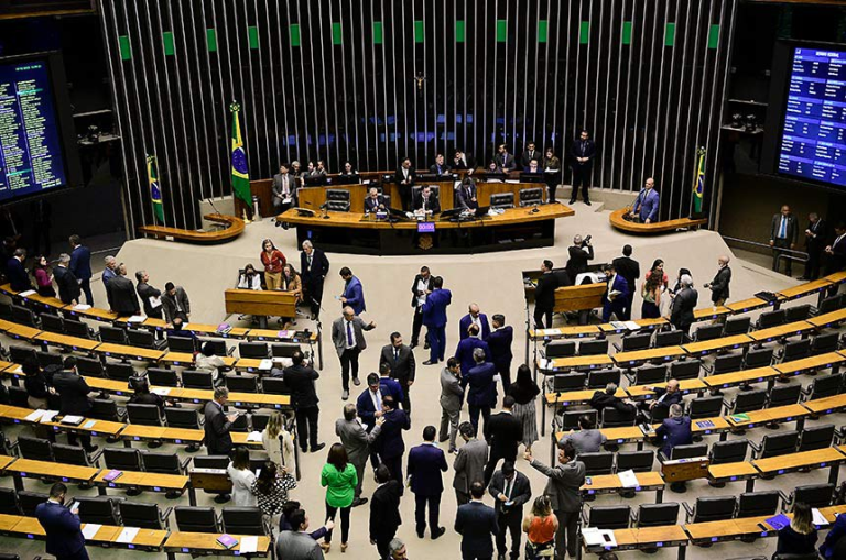 congresso-atende-governo-e-aprova-orcamento-com-margem-para-negociar-cortes