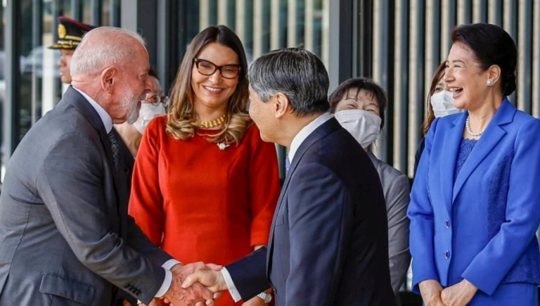 janja-diz-ter-ido-antes-ao-japao-para-“economizar-passagem-aerea”