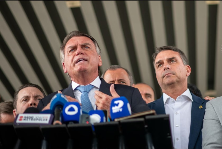 “se-nao-for-o-jair,-vai-ser-o-messias”,-diz-bolsonaro-sobre-eleicao-em-2026