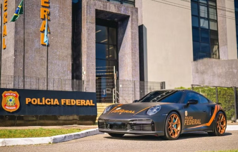 fotos:-apreendido-com-traficantes,-porsche-de-r$-1,5-milhao-vira-viatura-da-policia-federal