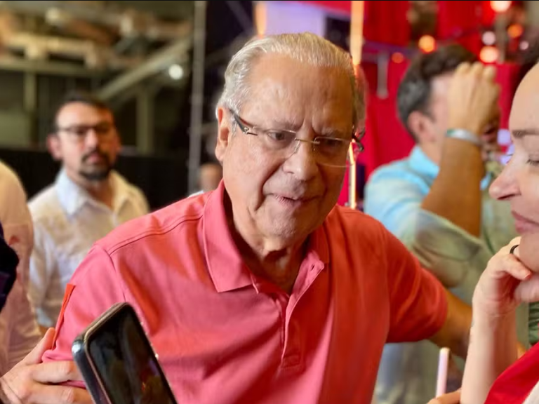 ‘criticos-dizem-que-os-mensaleiros-querem-voltar;-nos-nunca-saimos’,-diz-jose-dirceu