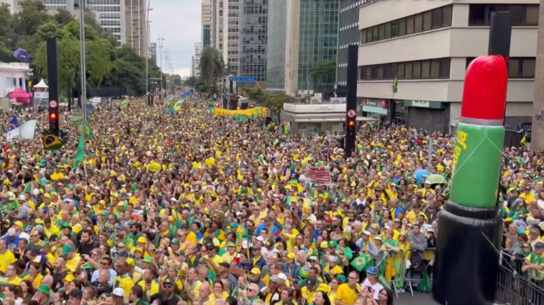 video:-multidao-presente-na-av.-paulista-em-manifestacao-a-favor-da-anistia