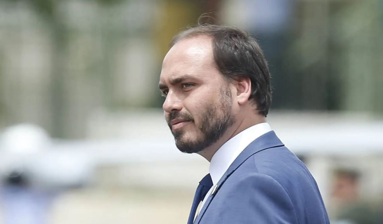 abin-paralela:-carlos-bolsonaro-presta-depoimento-a-pf-sobre-ramagem