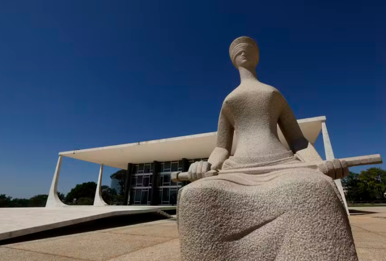 dois-a-cada-tres-juizes-auxiliares-do-stf-receberam-remuneracoes-acima-do-teto-salarial-em-fevereiro