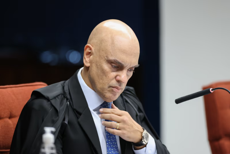 moraes-e-um-juiz-“superstar”-e-tem-poderes-demais,-segundo-jornal