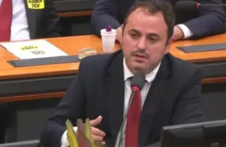 glauber-braga-anuncia-que-vai-encerrar-greve-de-fome