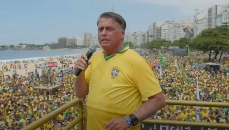 lula-se-solidariza-com-quem-rouba-o-proprio-povo,-diz-bolsonaro