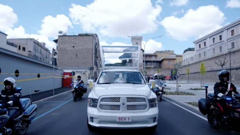 cortejo-funebre-leva-caixao-do-papa-francisco-para-sepultamento