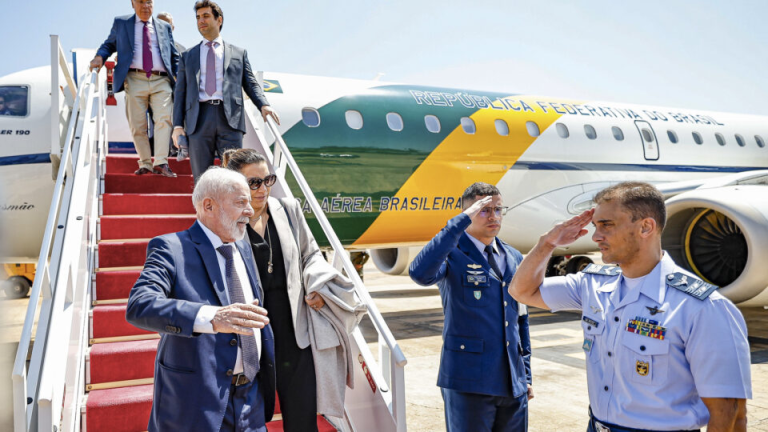 viagens-de-lula-ao-exterior-equivalem-a-duas-voltas-ao-mundo-em-tres-meses