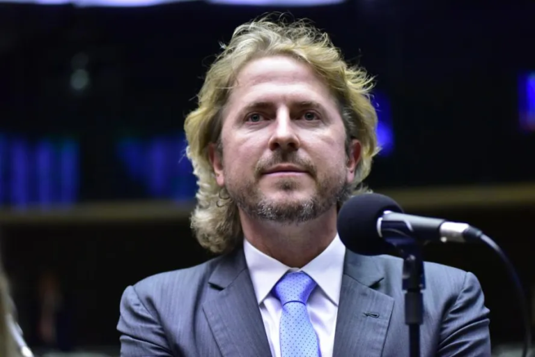 ‘salvacao-dos-aposentados’:-esquerda-brigou-para-manter-descontos-que-levaram-a-fraude-no-inss