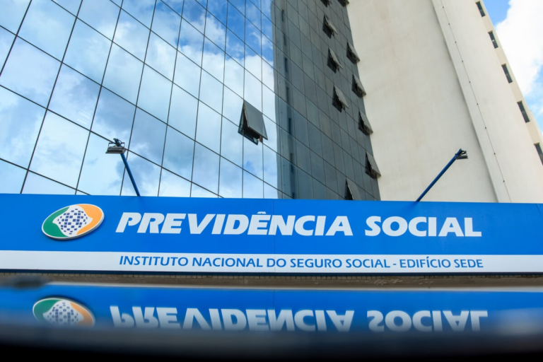 inss:-seguros-eram-“contratados”-em-menos-de-3-minutos.-ouca-audios