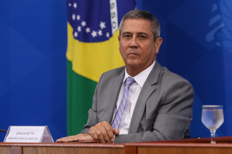 moraes-diz-que-braga-netto-poderia-colocar-acao-do-golpe-em-risco-e-mantem-general-preso