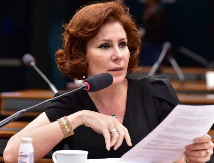 Carla Zambelli diz que prisão preventiva decretada por Moraes é ‘ilegal, inconstitucional e autoritária’ carla-zambelli-diz-que-prisao-preventiva-decretada-por-moraes-e-‘ilegal,-inconstitucional-e-autoritaria’