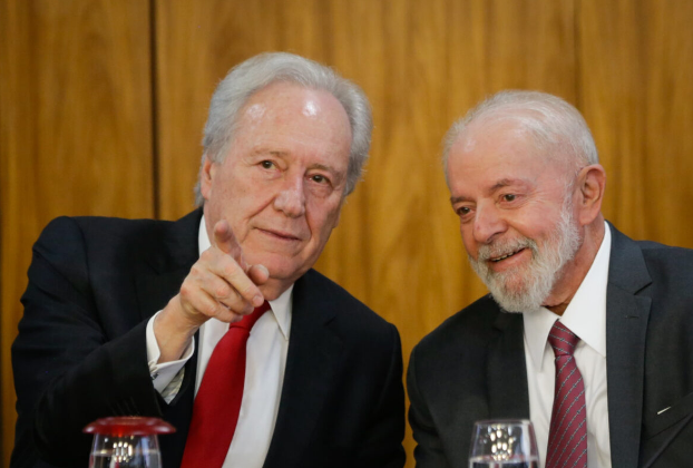 Lewandowski manda PF investigar mulher que gritou “Lula ladrão” lewandowski-manda-pf-investigar-mulher-que-gritou-“lula-ladrao”