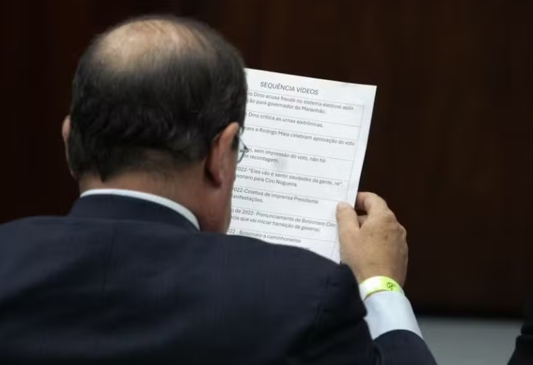 Moraes nega pedido de Bolsonaro para apresentar vídeos durante interrogatório no STF moraes-nega-pedido-de-bolsonaro-para-apresentar-videos-durante-interrogatorio-no-stf