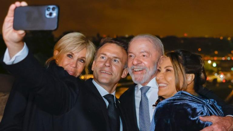 lula-volta-da-franca-e-completa-114-dias-fora-do-brasil