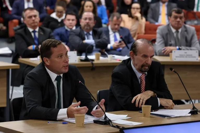 defesa-de-bolsonaro-detona-mauro-cid-apos-depoimento:-“memoria-seletiva”