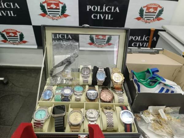 Motorista é detido por furtar joias, tênis e outras mercadorias no aeroporto de Viracopos motorista-e-detido-por-furtar-joias,-tenis-e-outras-mercadorias-no-aeroporto-de-viracopos