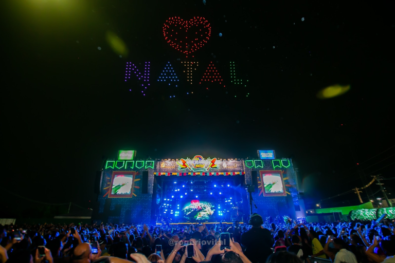 video:-alok-levanta-multidao-e-drones-iluminam-o-ceu-na-arena-das-dunas-em-noite-memoravel-do-sao-joao-de-natal