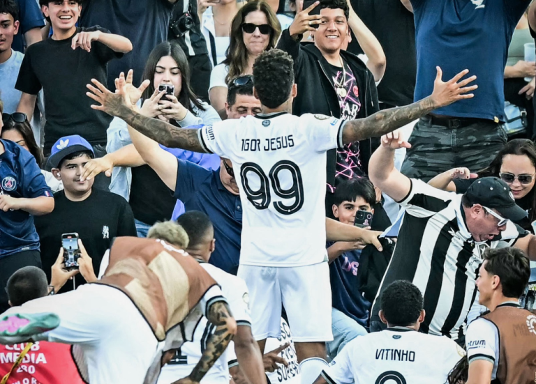 botafogo-faz-historia,-vence-o-psg-e-se-aproxima-de-classificacao-na-copa-de-clubes