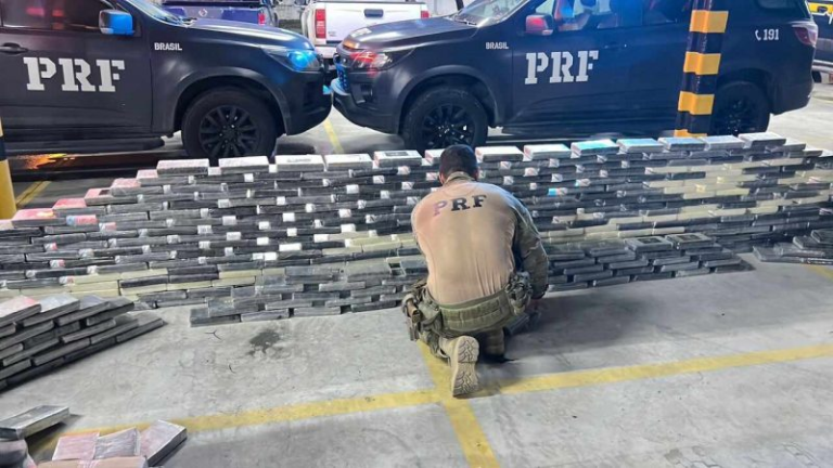 Motorista é preso transportando 1,3 tonelada de cocaína avaliada em R$ 45 milhões, no Litoral Sul da Paraíba motorista-e-preso-transportando-1,3-tonelada-de-cocaina-avaliada-em-r$-45-milhoes,-no-litoral-sul-da-paraiba