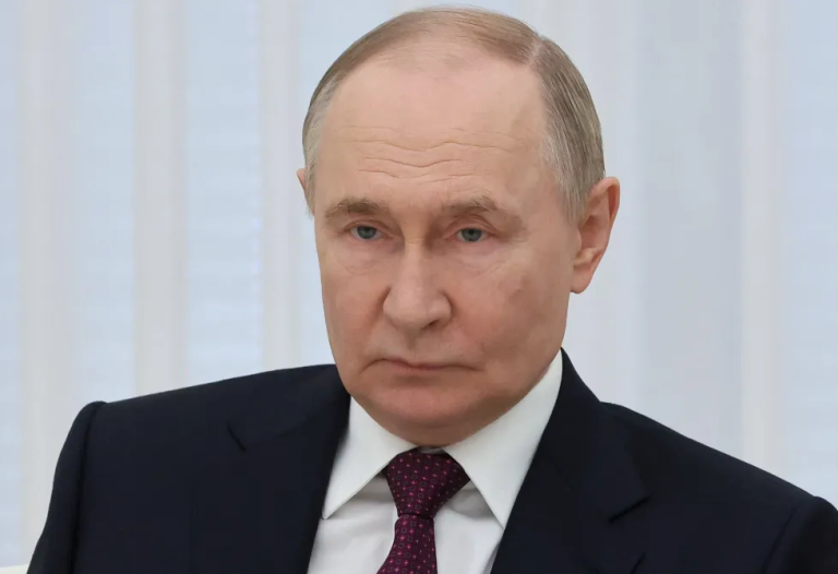 putin-autoriza-criacao-de-aplicativo-para-“combater”-whatsapp-e-telegram