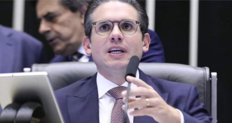 “quem-alimenta-o-nos-contra-eles-acaba-governando-contra-todos”,-diz-hugo