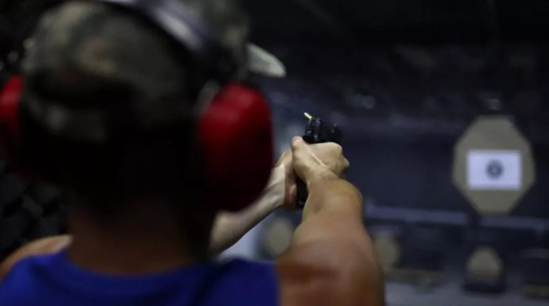 compra-de-armas-cai-91%-sob-lula,-mas-numero-de-fuzis-volta-a-crescer-em-2025