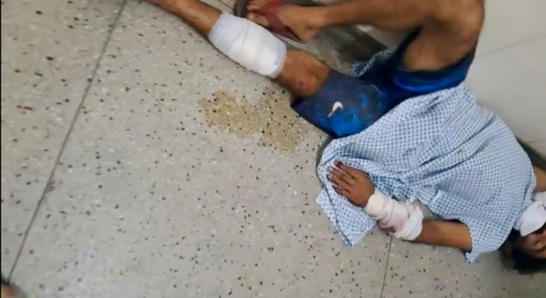 imagem-mostra-paciente-no-chao-de-corredor-do-maior-hospital-publico-do-rn