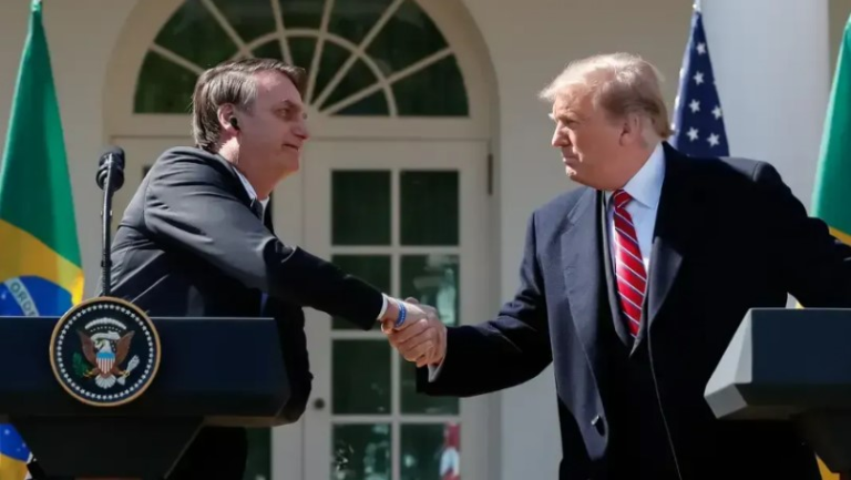 trump-volta-a-defender-bolsonaro-nas-redes-sociais:-“caca-as-bruxas!!!”