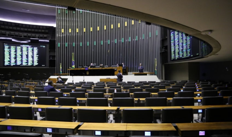 camara-cria-200-cargos-para-o-stf-ao-custo-de-mais-de-r$-7,8-milhoes-ao-ano