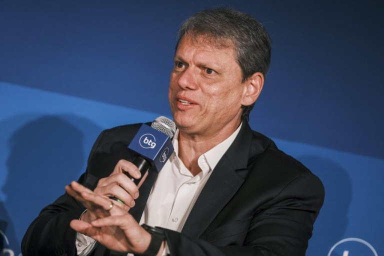 tarcisio-diz-que-lula-pos-‘ideologia-acima-de-economia’-e-pede-negociacao