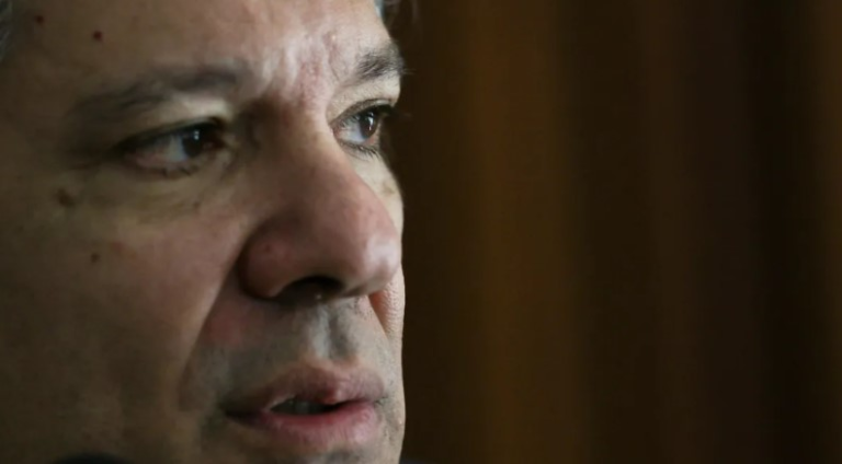 tarifa-de-50%-dos-eua-e-decisao-politica-e-insustentavel,-diz-haddad