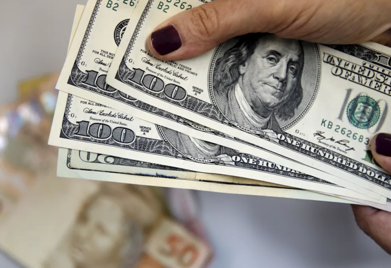 iof-e-tarifaco-sao-“carga-dupla”-ao-cambio,-dizem-especialistas