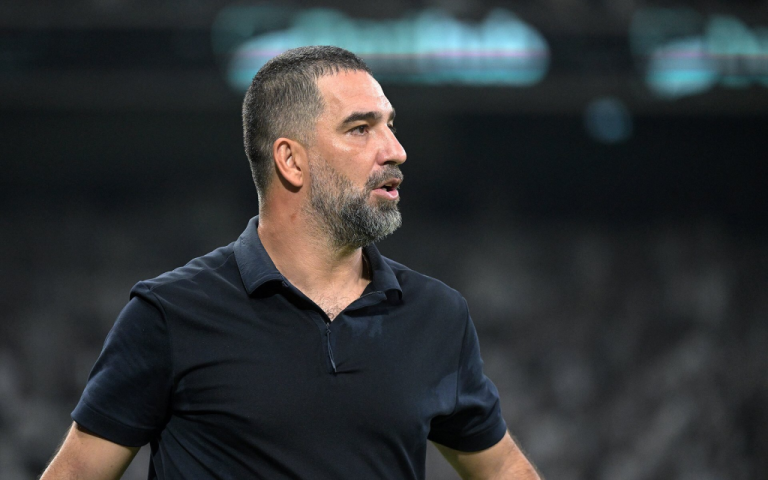 arda-turan-enaltece-vitoria-do-shakhtar-sobre-o-besiktas-na-europa-league:-‘jogar-aqui-nao-e-facil’