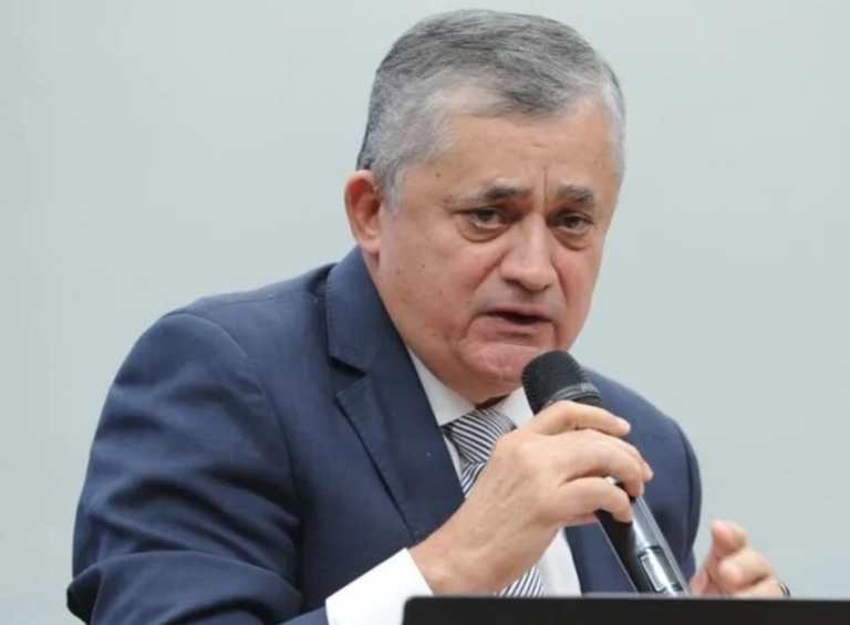 lider-do-governo-na-camara-e-internado-para-procedimento-no-coracao