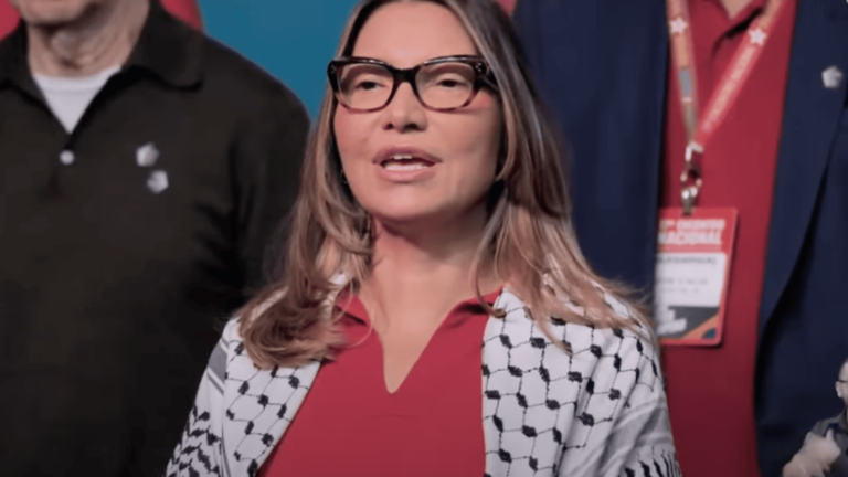 janja-usa-xale-pro-palestina-em-evento-nacional-do-pt