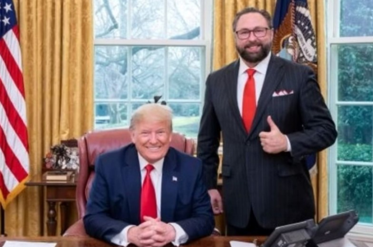 “nao-vou-parar-ate-bolsonaro-ser-livre”,-diz-conselheiro-de-trump