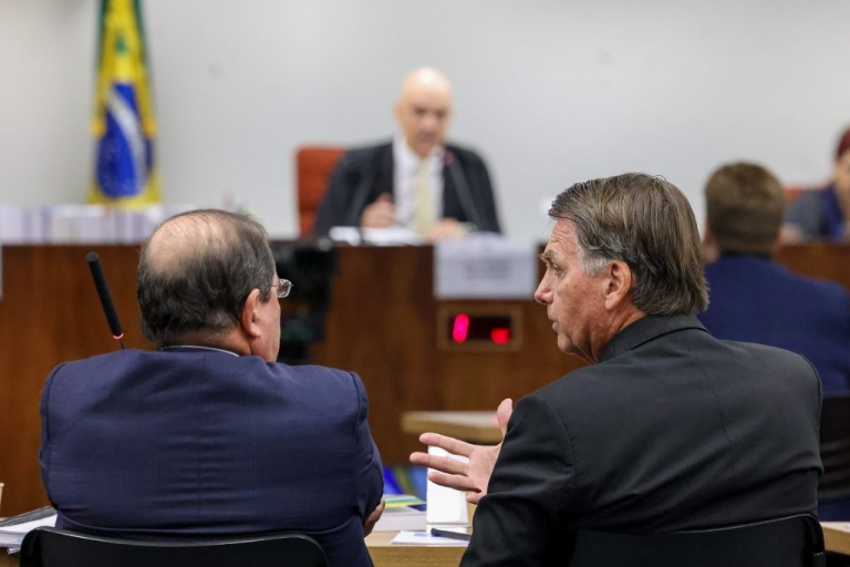 medicos,-familiares-e-advogados-orientam-bolsonaro-a-assistir-de-casa-ao-julgamento-da-‘trama-golpista’-no-stf