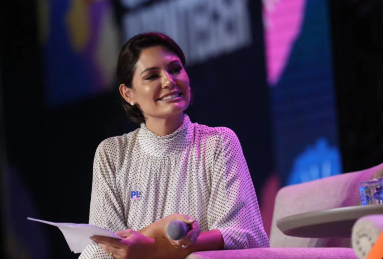 “meu-futuro-politico-esta-totalmente-entregue-a-deus”,-diz-ex-primeira-dama