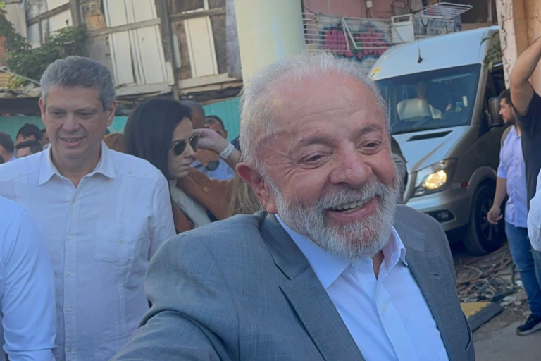 VÍDEO: Líder comunitária que preparou visita de Lula extorquia moradores na favela do moinho no centro do SP video:-lider-comunitaria-que-preparou-visita-de-lula-extorquia-moradores-na-favela-do-moinho-no-centro-do-sp