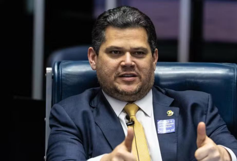 Governo e oposição pressionam Alcolumbre em CPI para saber quais senadores foram visitados por ‘Careca do INSS’ governo-e-oposicao-pressionam-alcolumbre-em-cpi-para-saber-quais-senadores-foram-visitados-por-‘careca-do-inss’