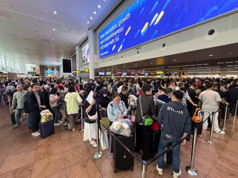 ataque-cibernetico-a-provedor-de-sistemas-de-check-in-e-embarque-afeta-operacao-de-aeroportos-europeus-e-causa-atrasos-em-voos