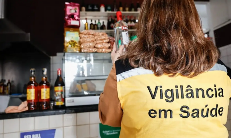 Força-tarefa apreende 117 garrafas de bebida sem procedência em SP forca-tarefa-apreende-117-garrafas-de-bebida-sem-procedencia-em-sp