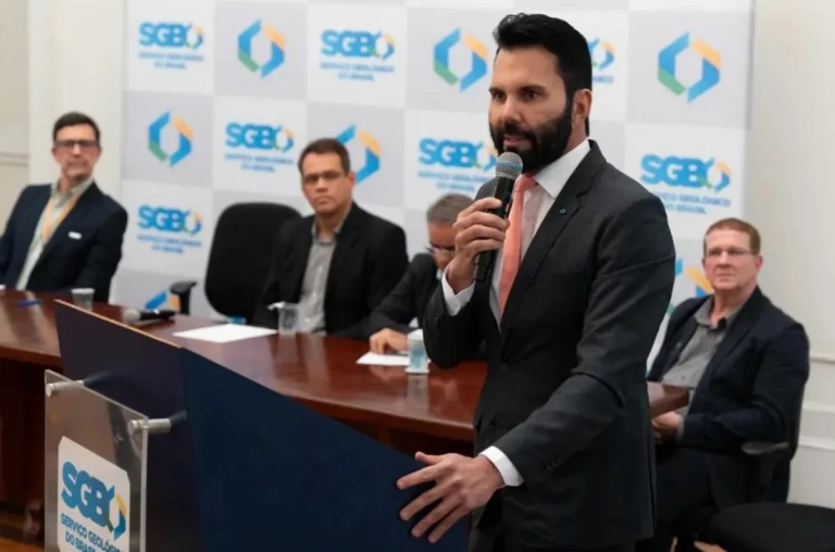 filhos-de-presidente-de-estatal-bancados-com-dinheiro-publico:-suites-de-luxo,-camarao-flambado-e-sobremesas-de-r$-70